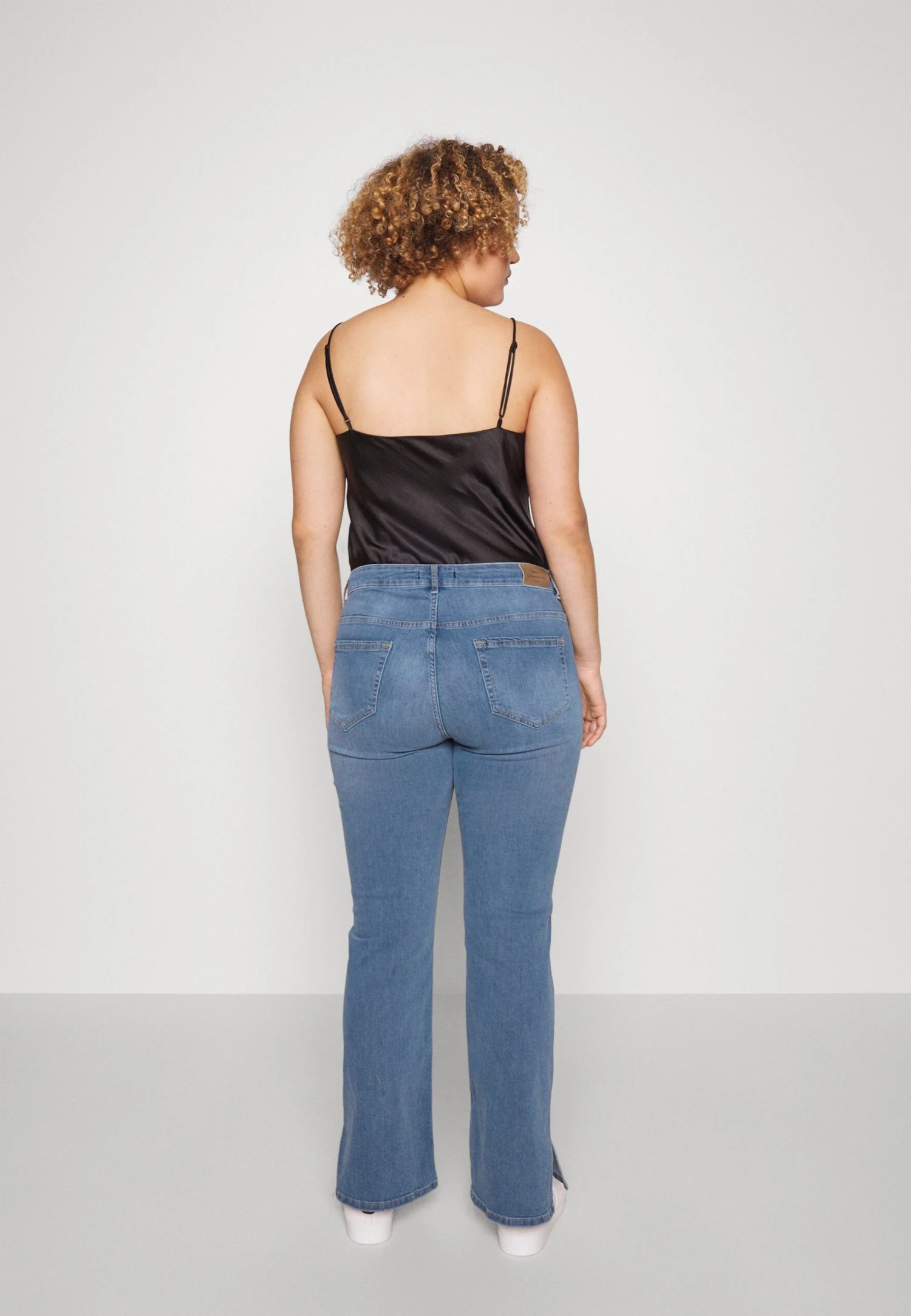 ONLY CARMAKOMA Carwilly Slit- Vaqueros A Campana - Special Blue Grey Denim - Imagen 3