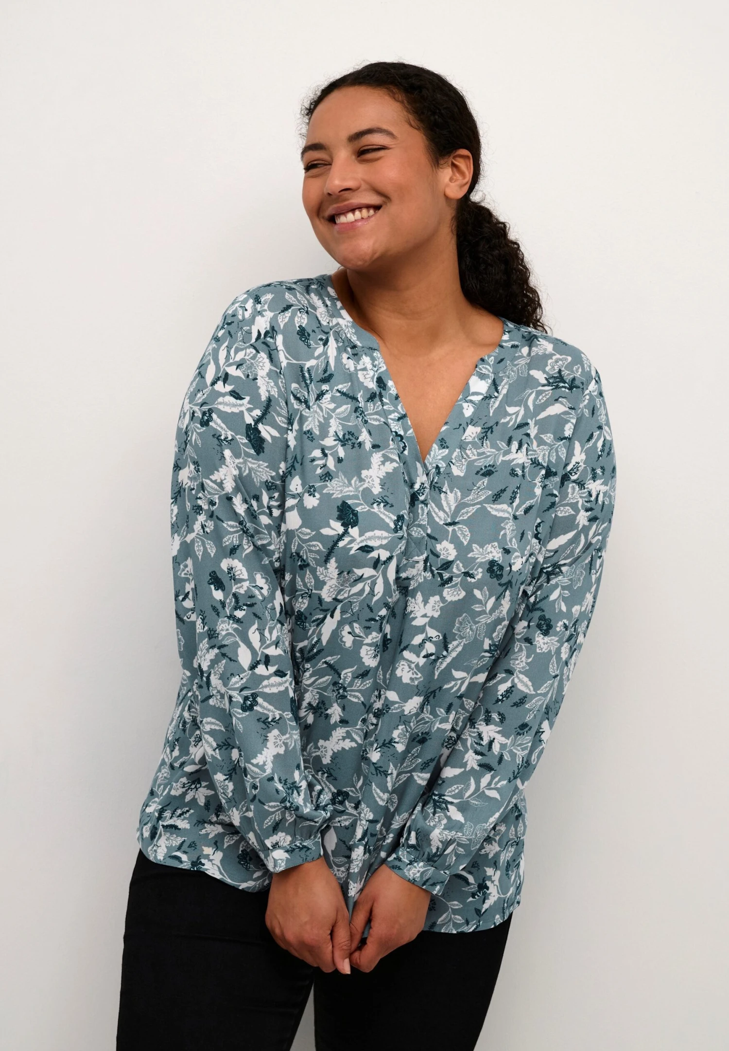 Saria- Blusa - Blue Mirage Lunar Rock Flower