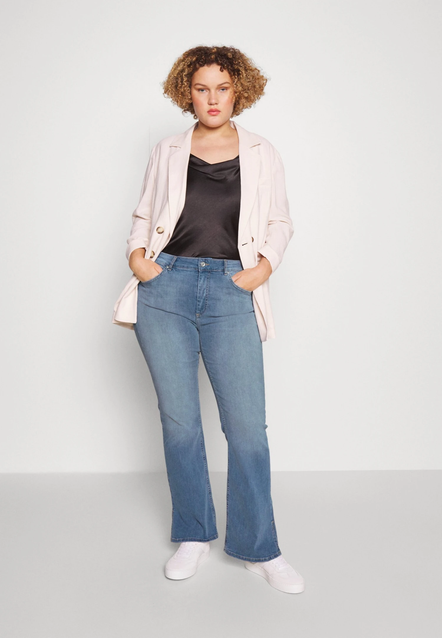 ONLY CARMAKOMA Carwilly Slit- Vaqueros A Campana - Special Blue Grey Denim - Imagen 2