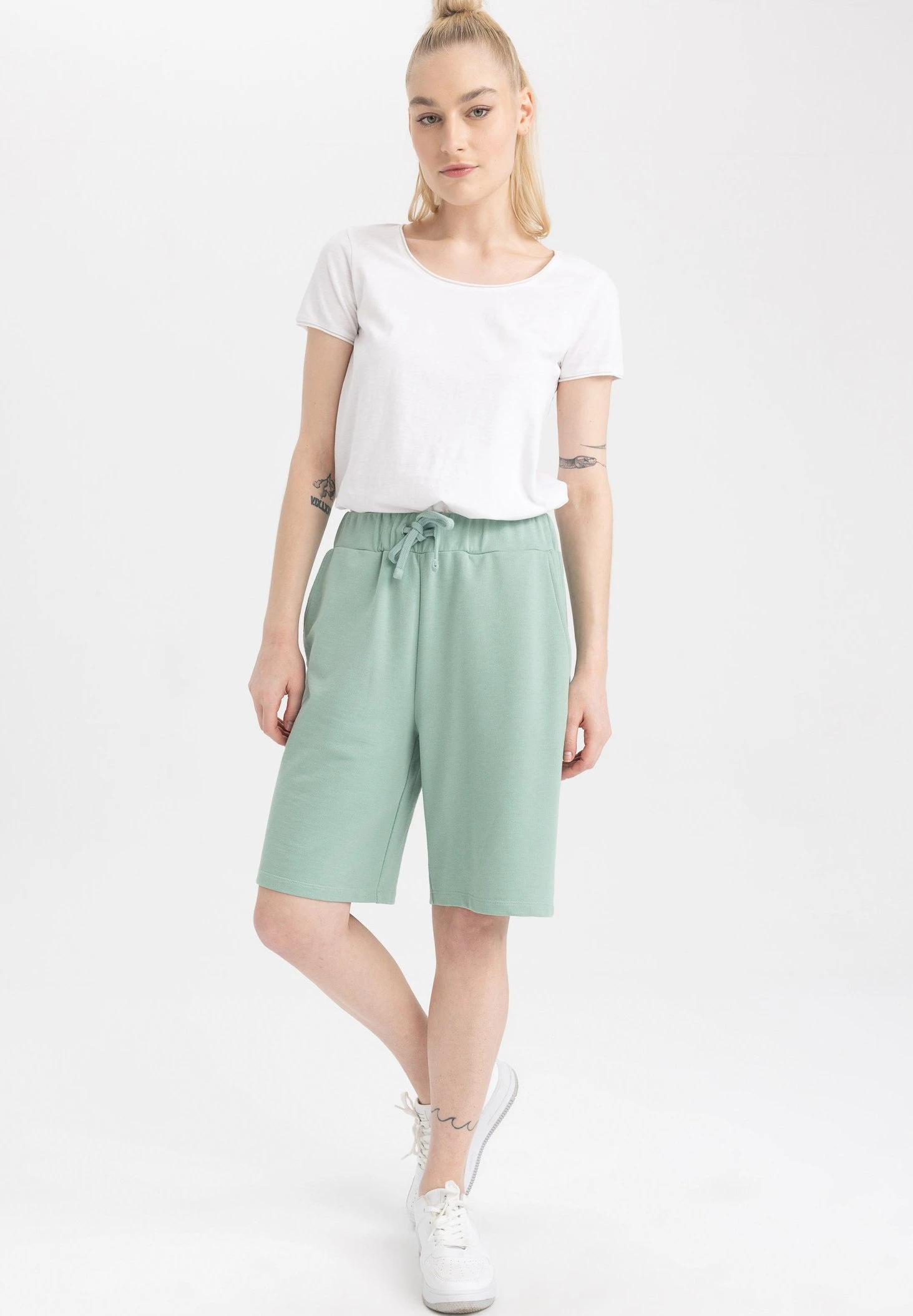 DeFacto Regular Fit - Shorts - Green - Imagen 2