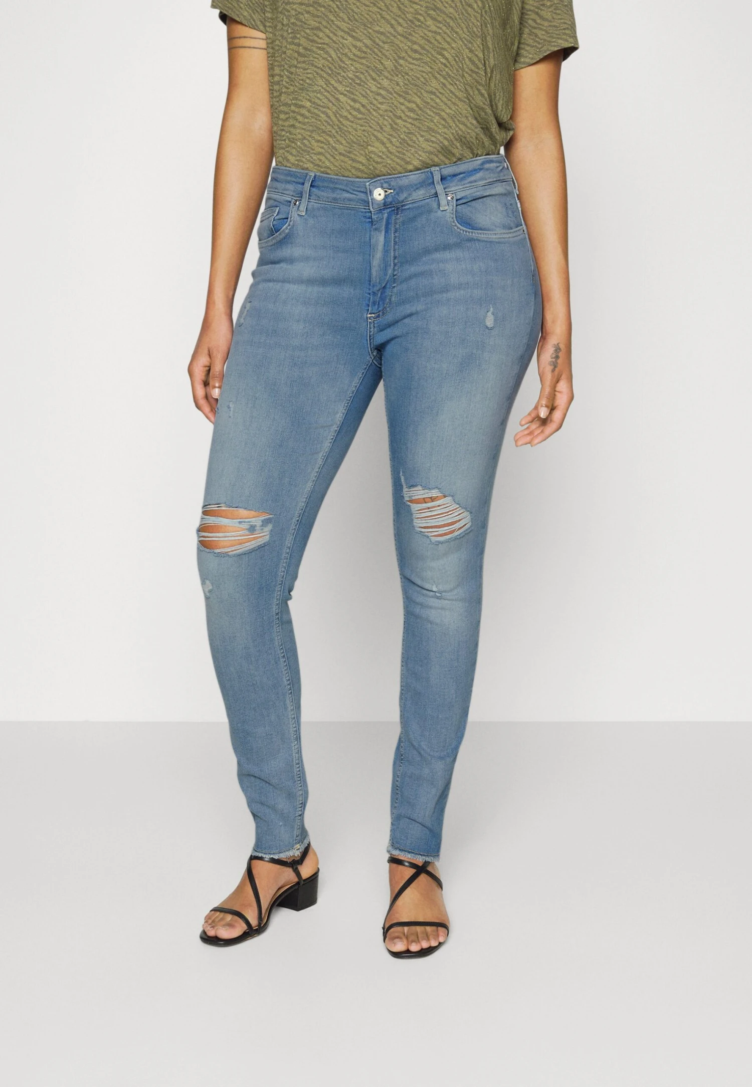 ONLY CARMAKOMA Carwilly Raw - Vaqueros Pitillo - Light Blue Denim