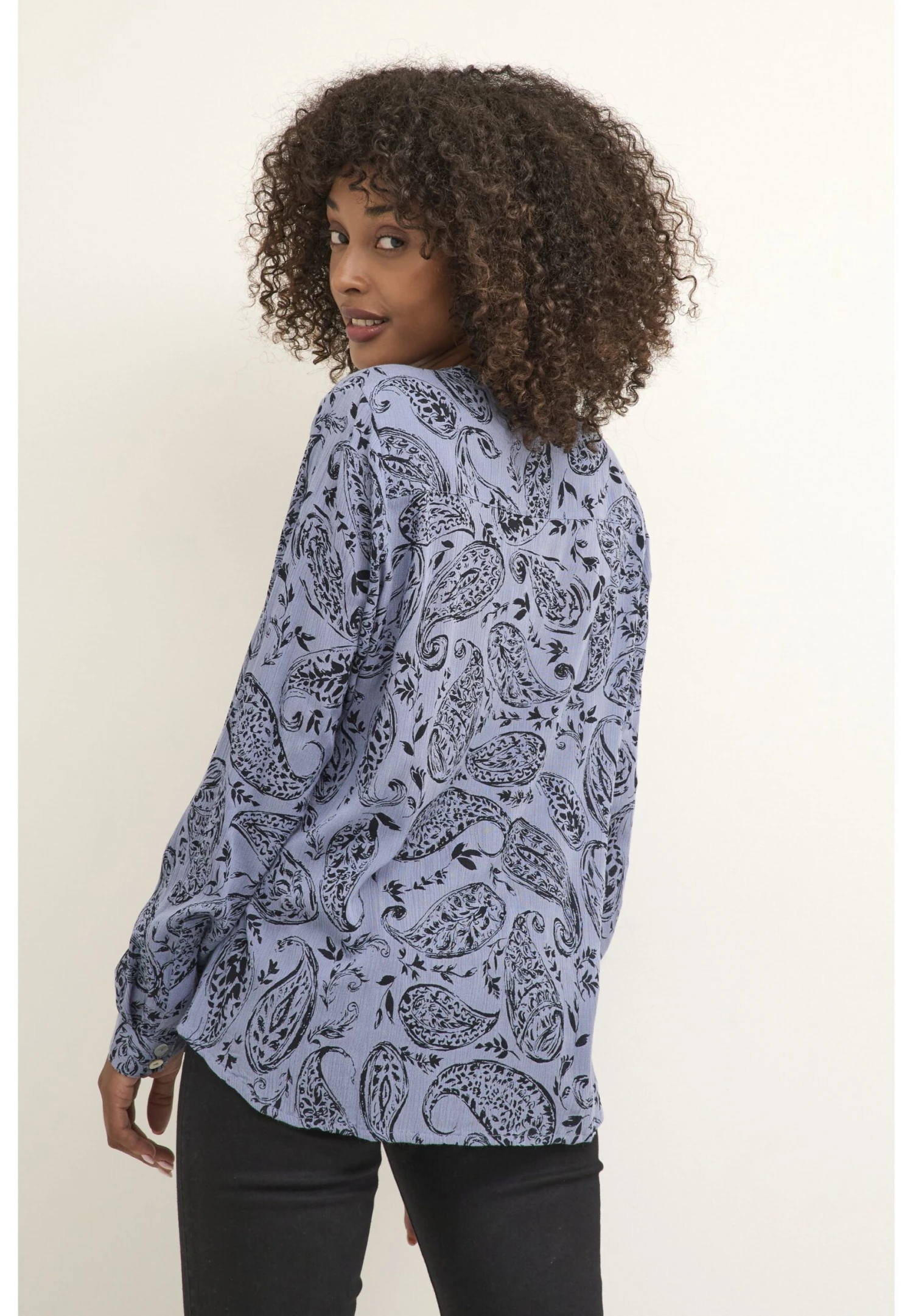 Kaffe Kajaden- Camisa - Infinity Blue Paisley - Imagen 3