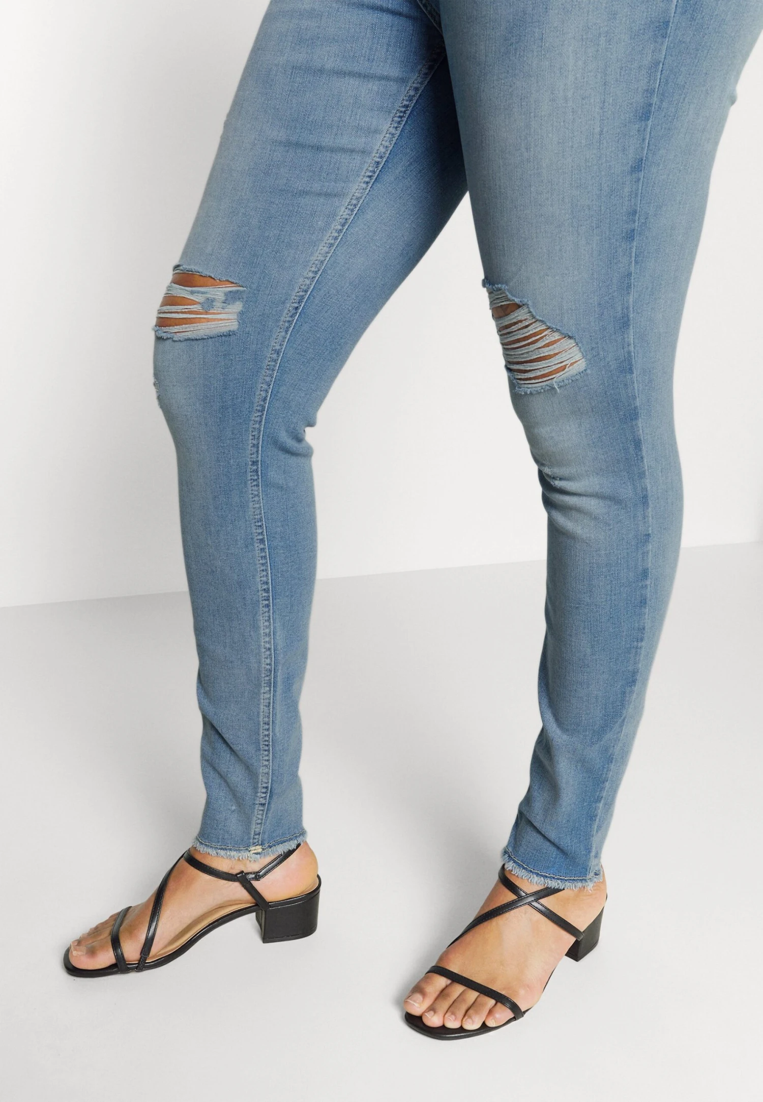 ONLY CARMAKOMA Carwilly Raw - Vaqueros Pitillo - Light Blue Denim - Imagen 5