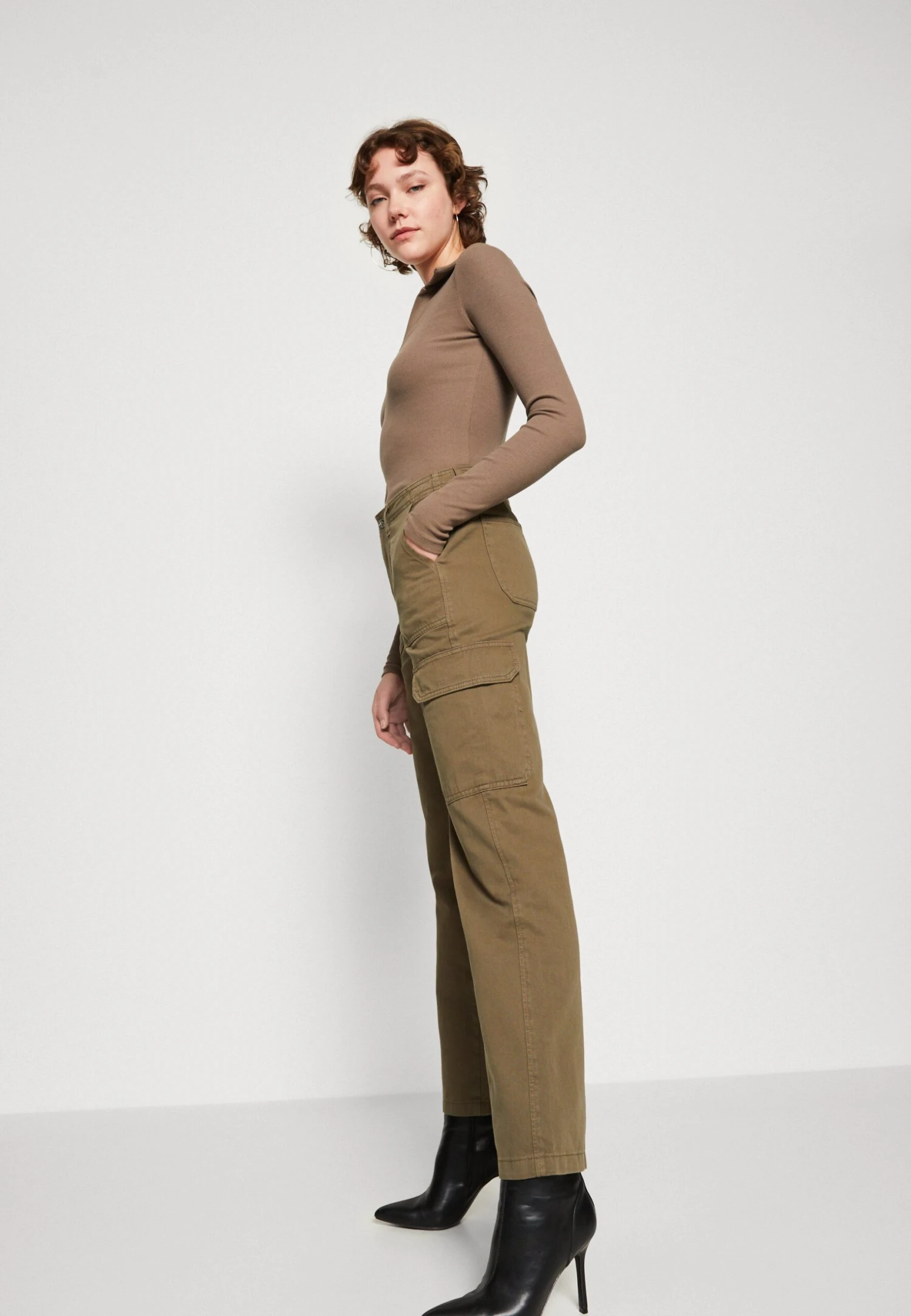 ONLY Onlmalfy Pant - Pantalones Cargo - Kalamata - Imagen 4