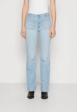 Wrangler Flare - Vaqueros A Campana - Roadie