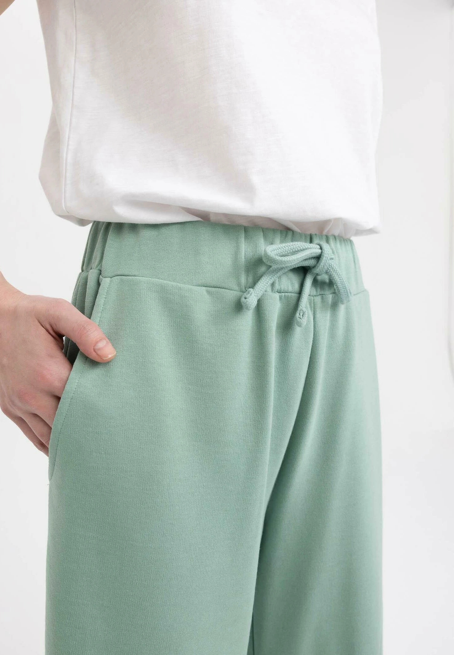 DeFacto Regular Fit - Shorts - Green - Imagen 4