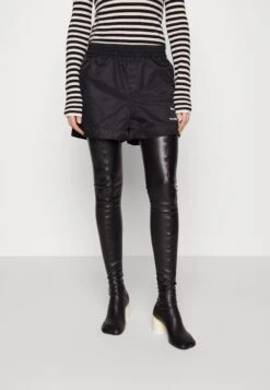 Amanda - Shorts - Black