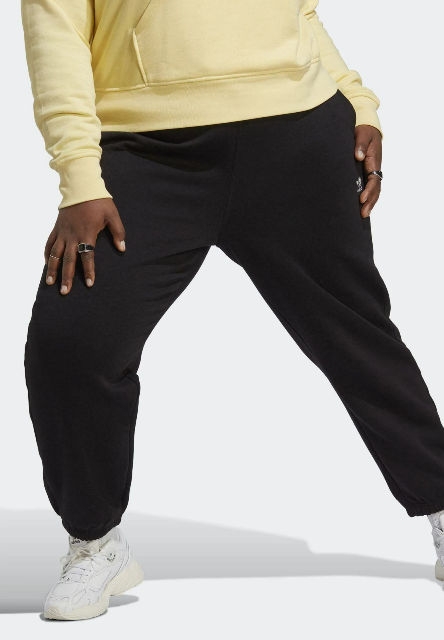 Adidas Originals Essentials- Pantalones Deportivos - Black