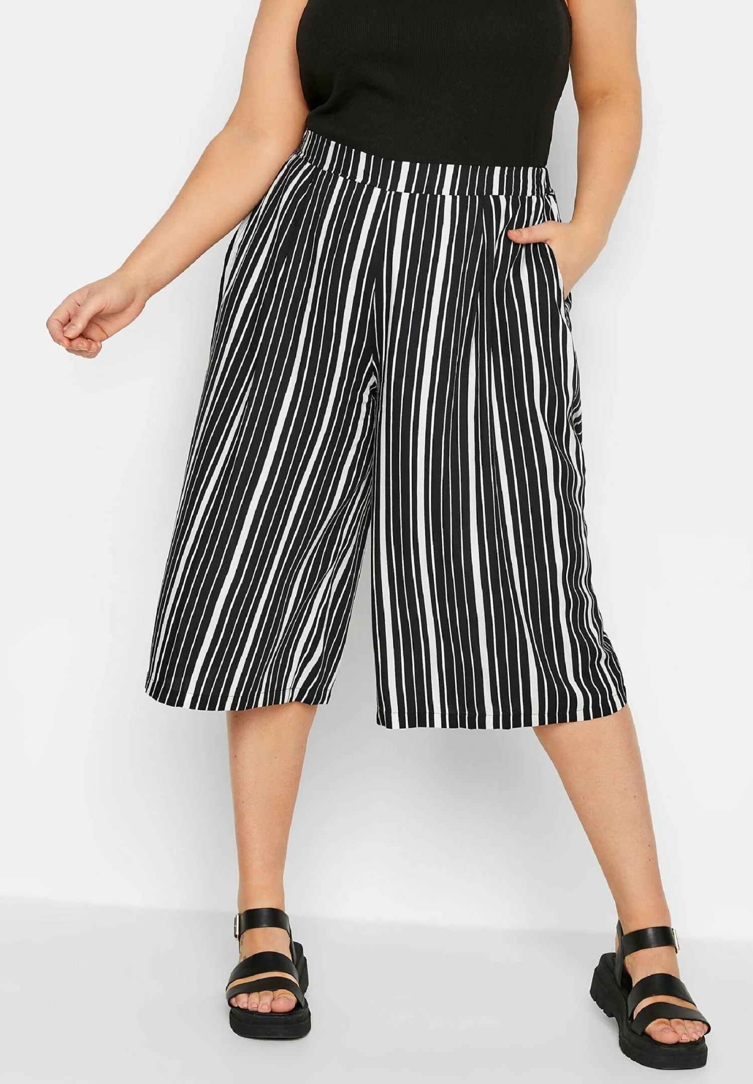 Stripe Print Culottes - Shorts - Black