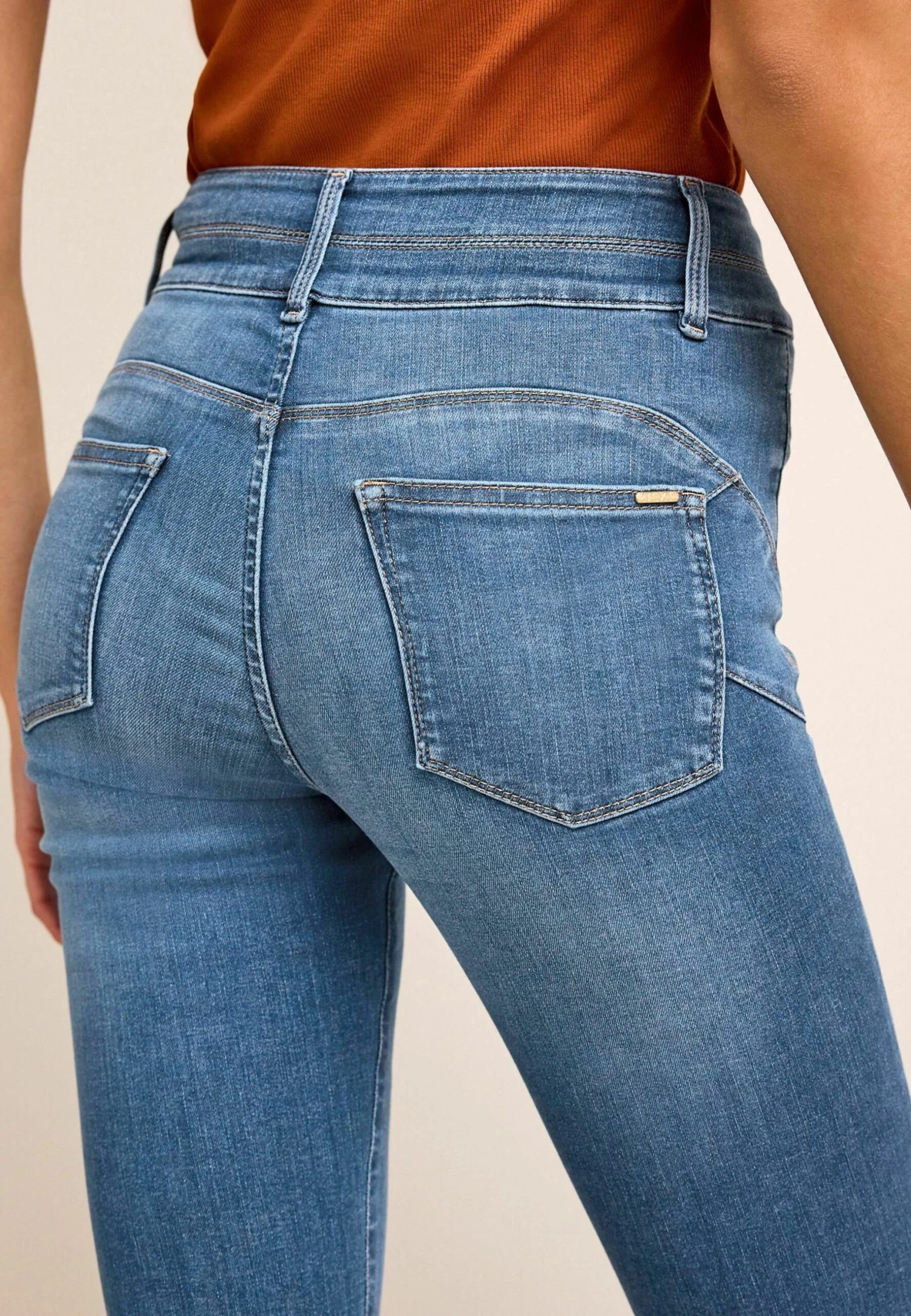 Next Lift - Vaqueros Bootcut - Mid Blue Denim - Imagen 4