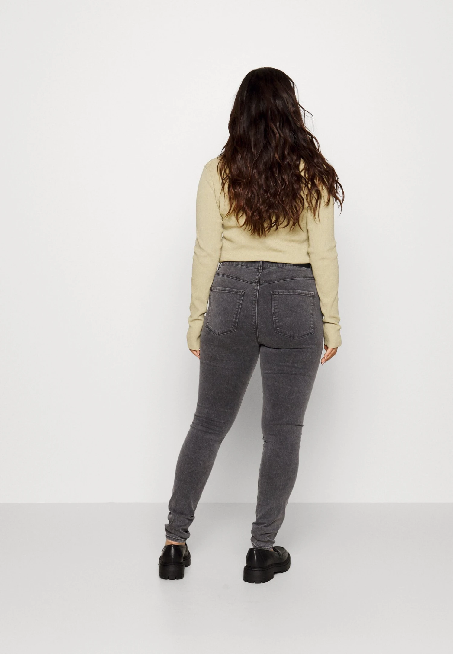 ONLY CARMAKOMA Carthunder Life - Vaqueros Pitillo - Medium Grey Denim - Imagen 3