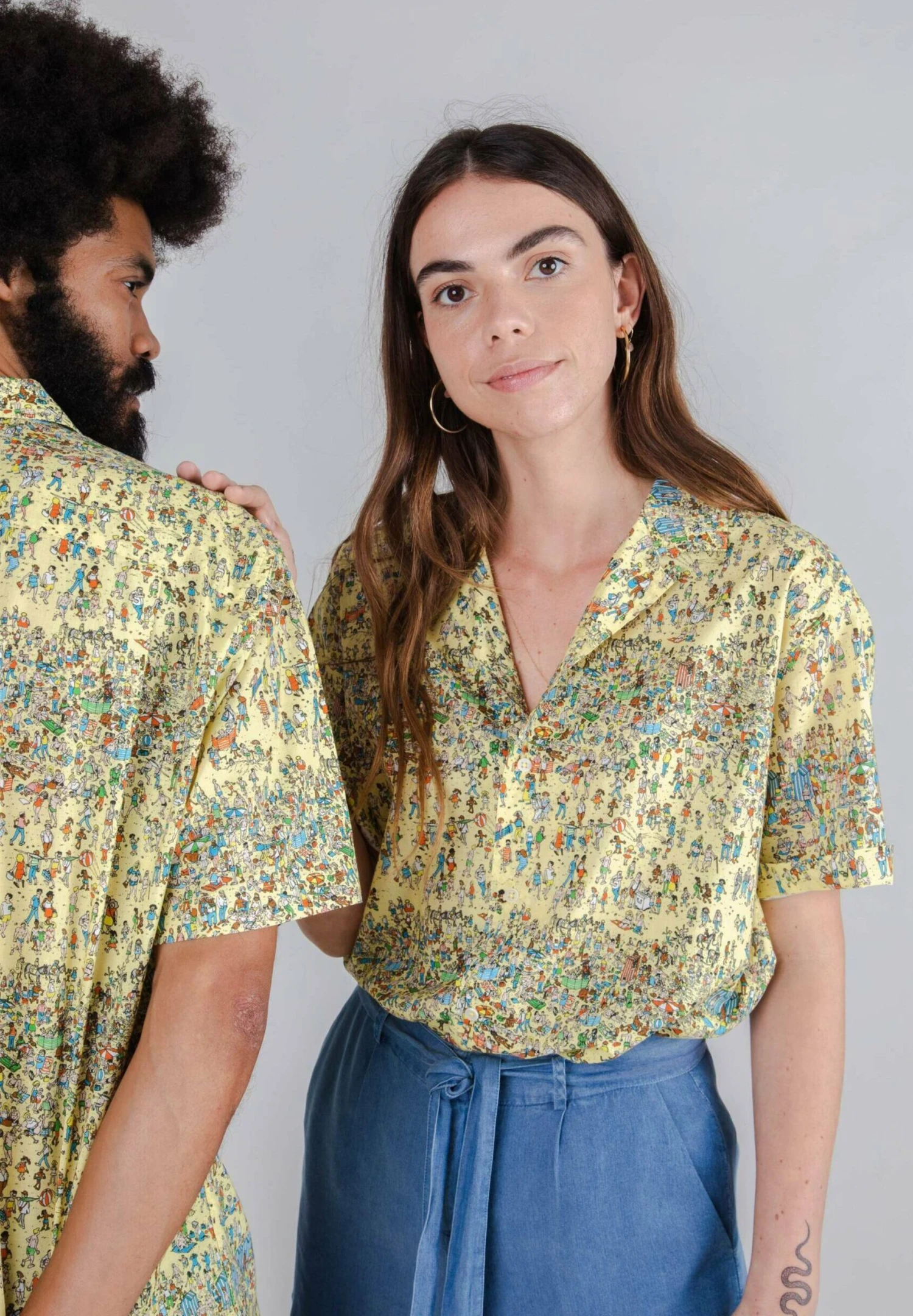 Brava Fabrics Camisa Aloha Where Is Wally On The Beach - Camisa - Yellow - Imagen 3