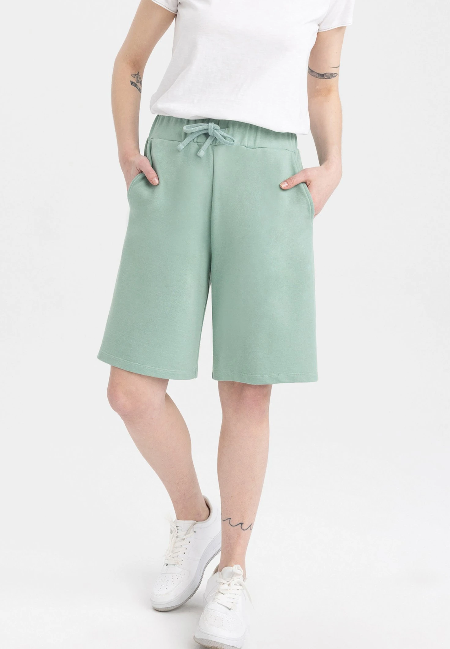 DeFacto Regular Fit - Shorts - Green