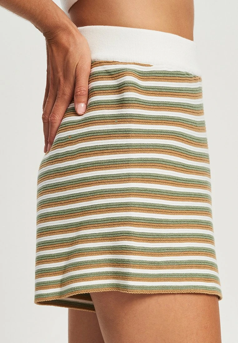 Calli Pia- Shorts - Knit Stripe - Imagen 5