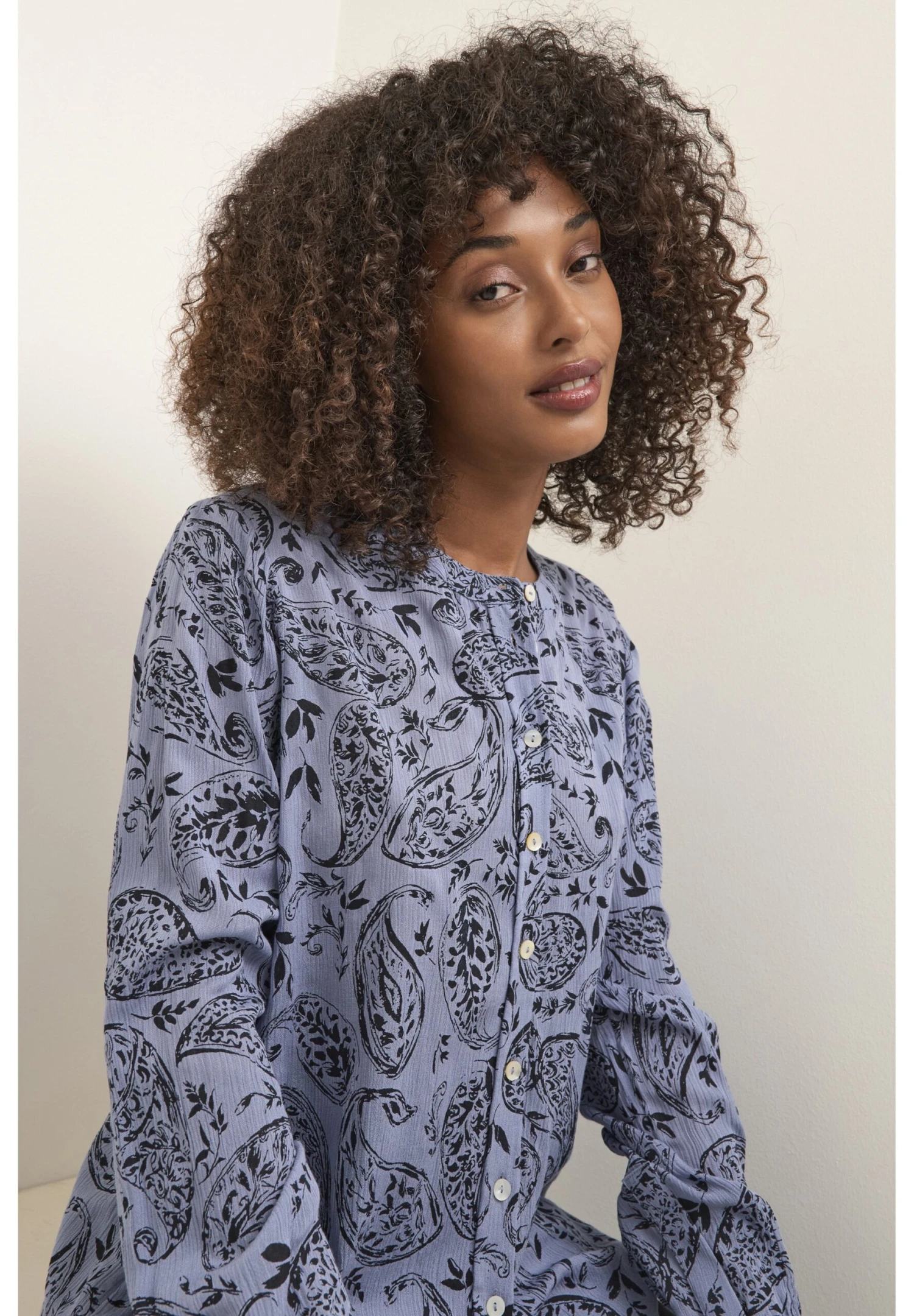 Kaffe Kajaden- Camisa - Infinity Blue Paisley - Imagen 4