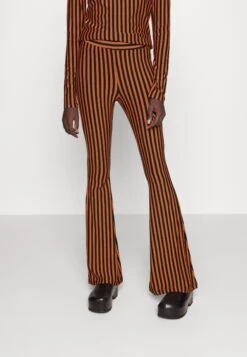 Norrey Flared - Pantalones - Cinnamon