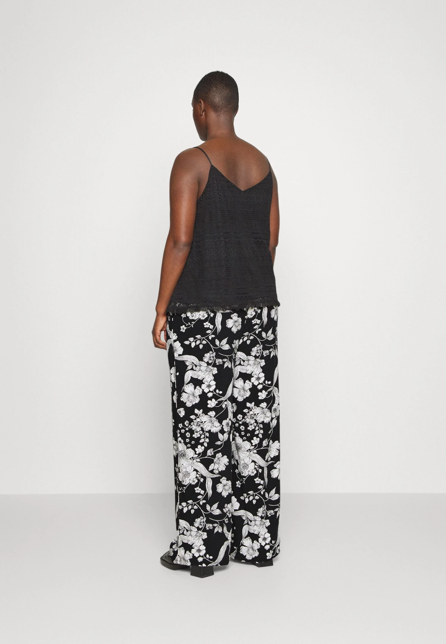 Pantalones - Black/Off-White - Imagen 3