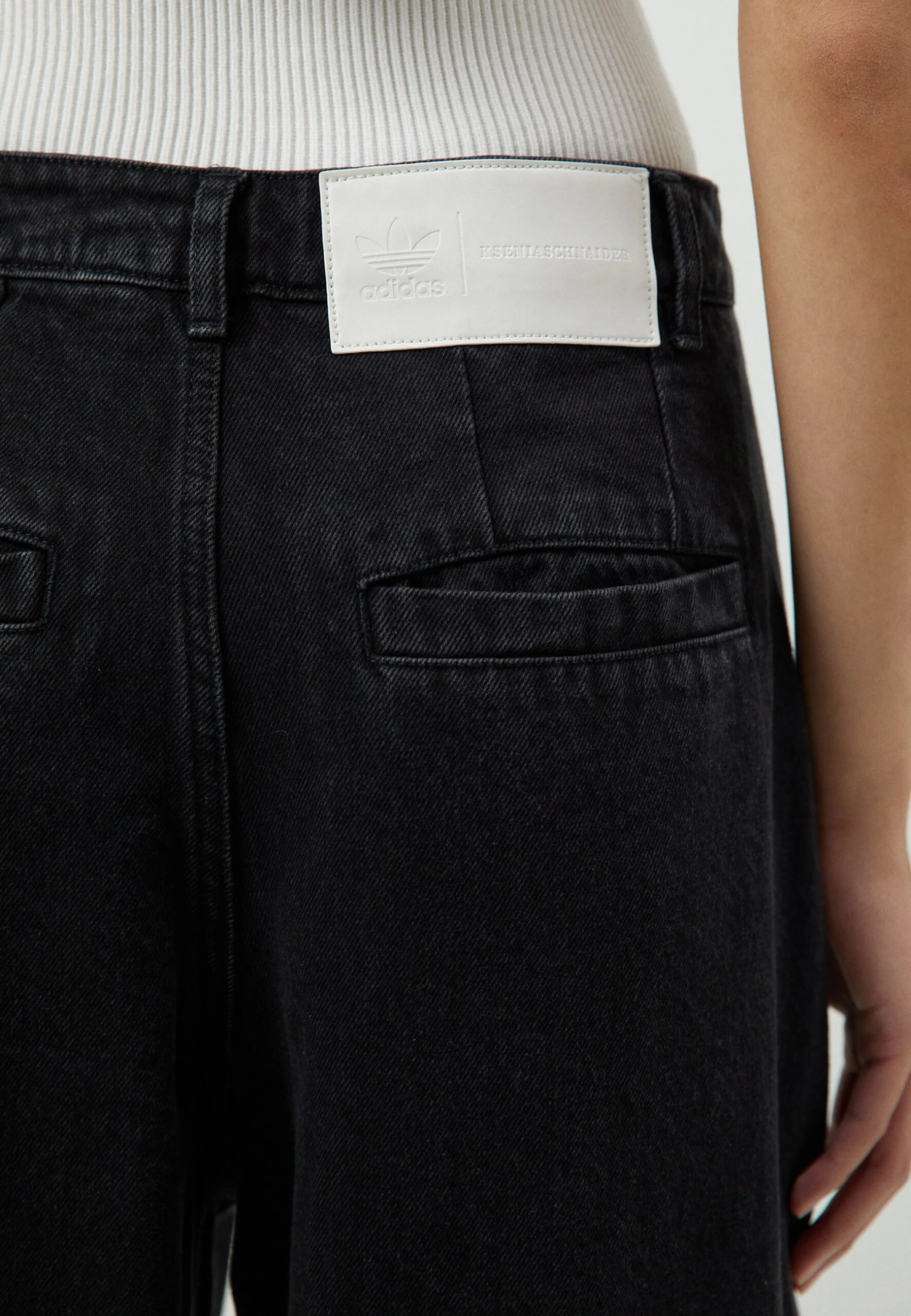 Adidas Originals X Ksenia Schnaider 3 Stripe - Vaqueros Boyfriend - Medium Black Denim - Imagen 5